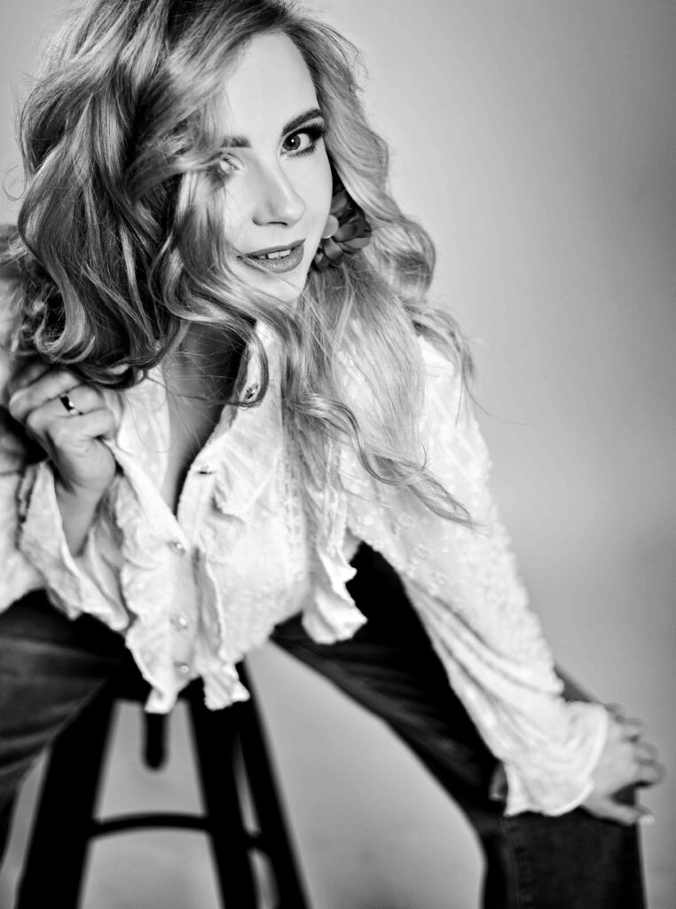 „Chwila intymności i kreatywności w studiu – kobiecość w formie.”