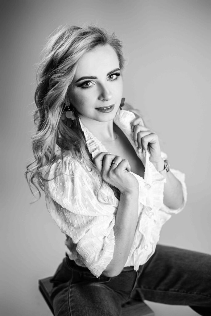 „Chwila intymności i kreatywności w studiu – kobiecość w formie.”