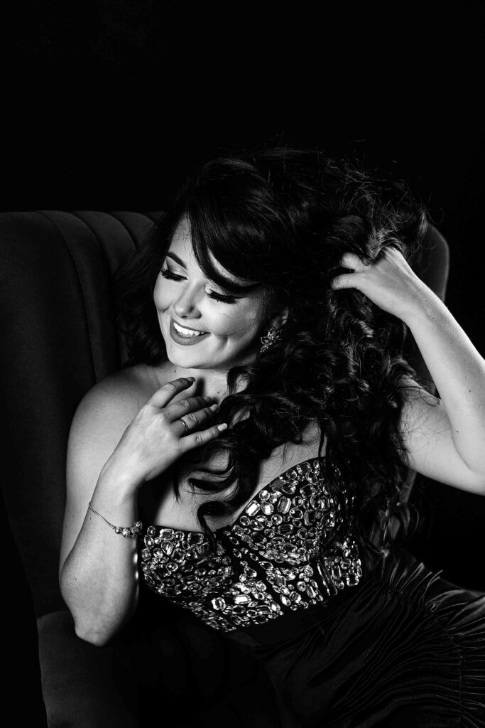 „Chwila intymności i kreatywności w studiu – kobiecość w formie.”