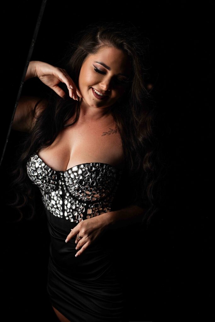 „Chwila intymności i kreatywności w studiu – kobiecość w formie.”