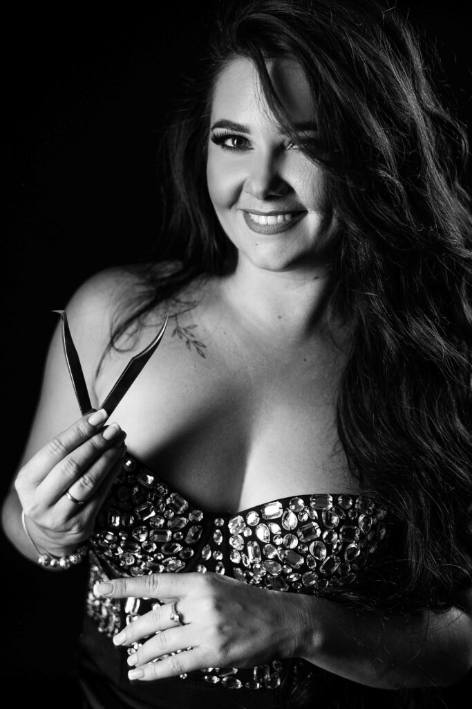 „Chwila intymności i kreatywności w studiu – kobiecość w formie.”