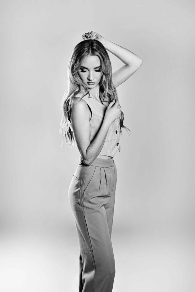 „Chwila intymności i kreatywności w studiu – kobiecość w formie.”