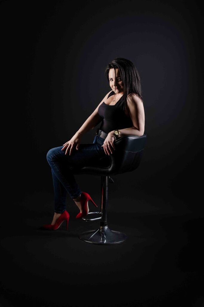 „Chwila intymności i kreatywności w studiu – kobiecość w formie.”