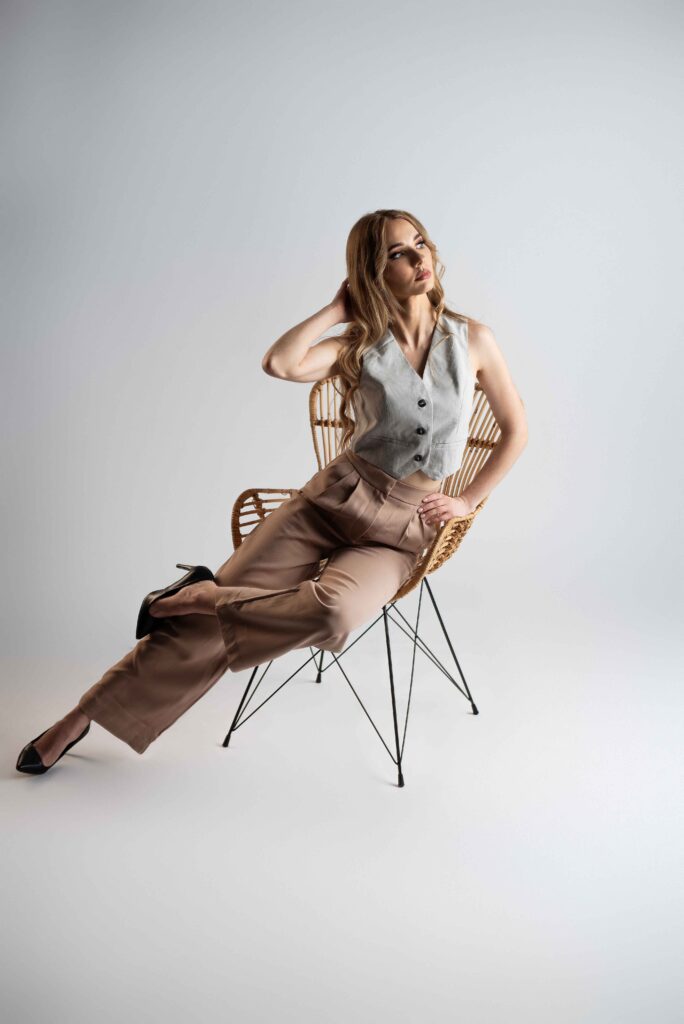 „Chwila intymności i kreatywności w studiu – kobiecość w formie.”