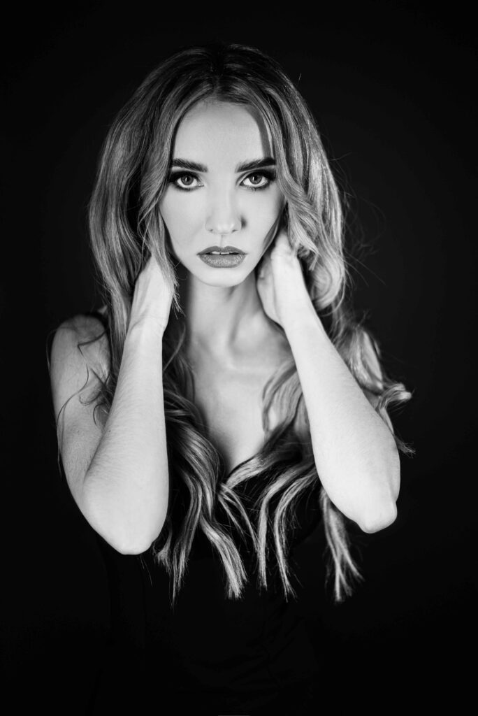 „Chwila intymności i kreatywności w studiu – kobiecość w formie.”