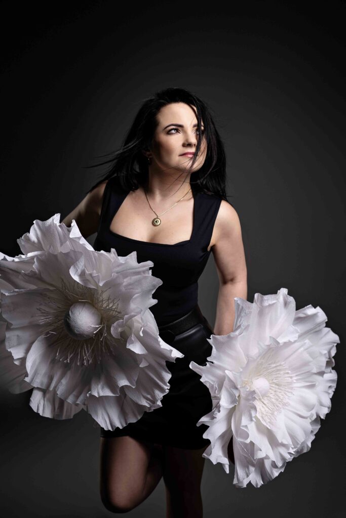 „Chwila intymności i kreatywności w studiu – kobiecość w formie.”