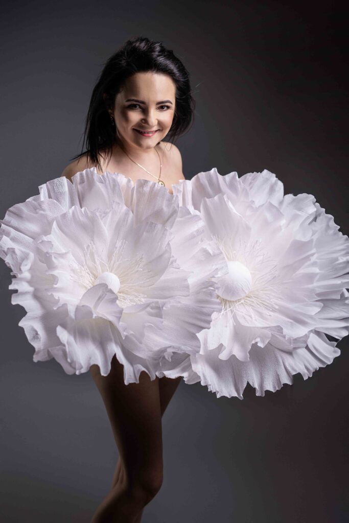 „Chwila intymności i kreatywności w studiu – kobiecość w formie.”