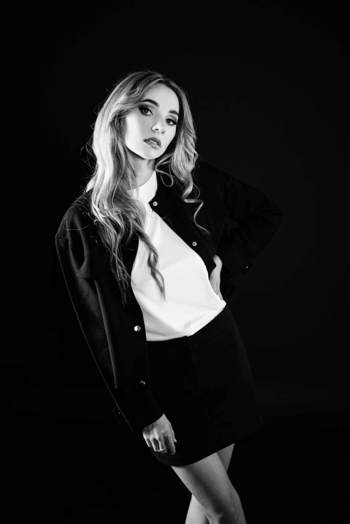 „Chwila intymności i kreatywności w studiu – kobiecość w formie.”